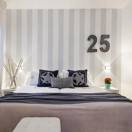 Group Blue&white Apartment